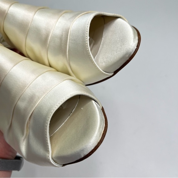 NEW Bridal by Butter Cream Satin Peep-Toe Lace-up Classy Wedding Bridal Pumps - Picture 5 of 14